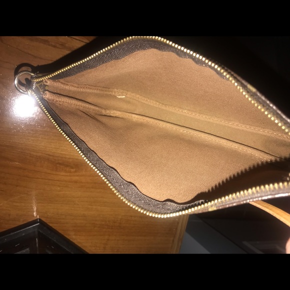 Louis Vuitton Monogram Pouchette - Picture 2 of 8
